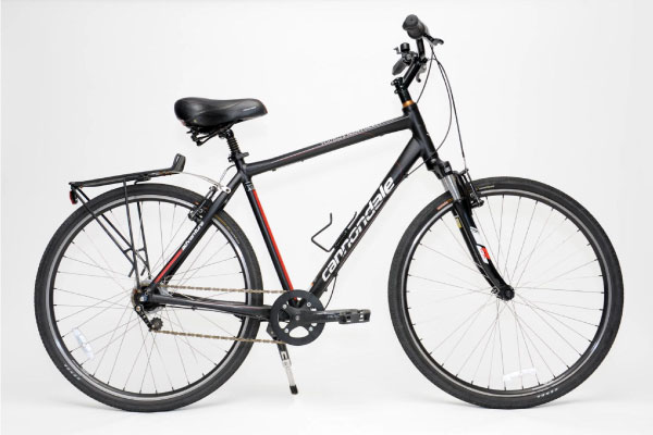 Cannondale Young's 8 large hybrid bike in black