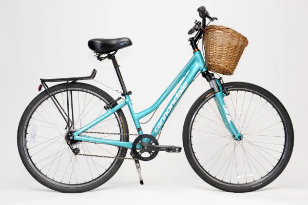 Cannondale Young's 8 small hybrid bike in teal with basket
