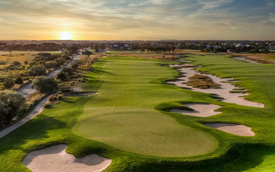 Miacomet Golf Course is the best place to golf on Nantucket